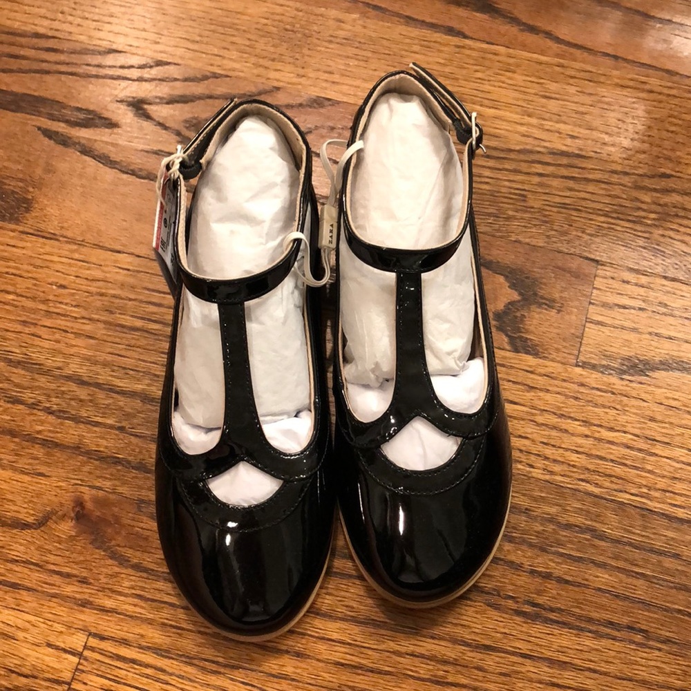 Girls navy t-strap patent dress shoes size 2